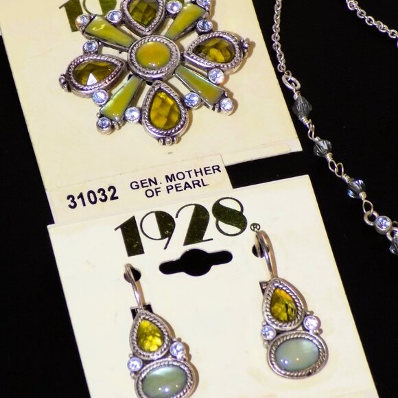 Lot of 3 New 1928 Mother of Pearl Set Necklace, Brooch & Earrings Bundle - Picture 5 of 6